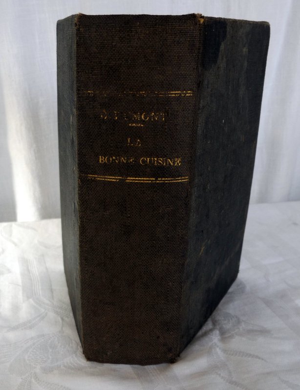DUMONT, Emile. : « La bonne cuisine française. Tout ce qui a rapport à la table. Manuel-guide pour la ville et la campagne. »