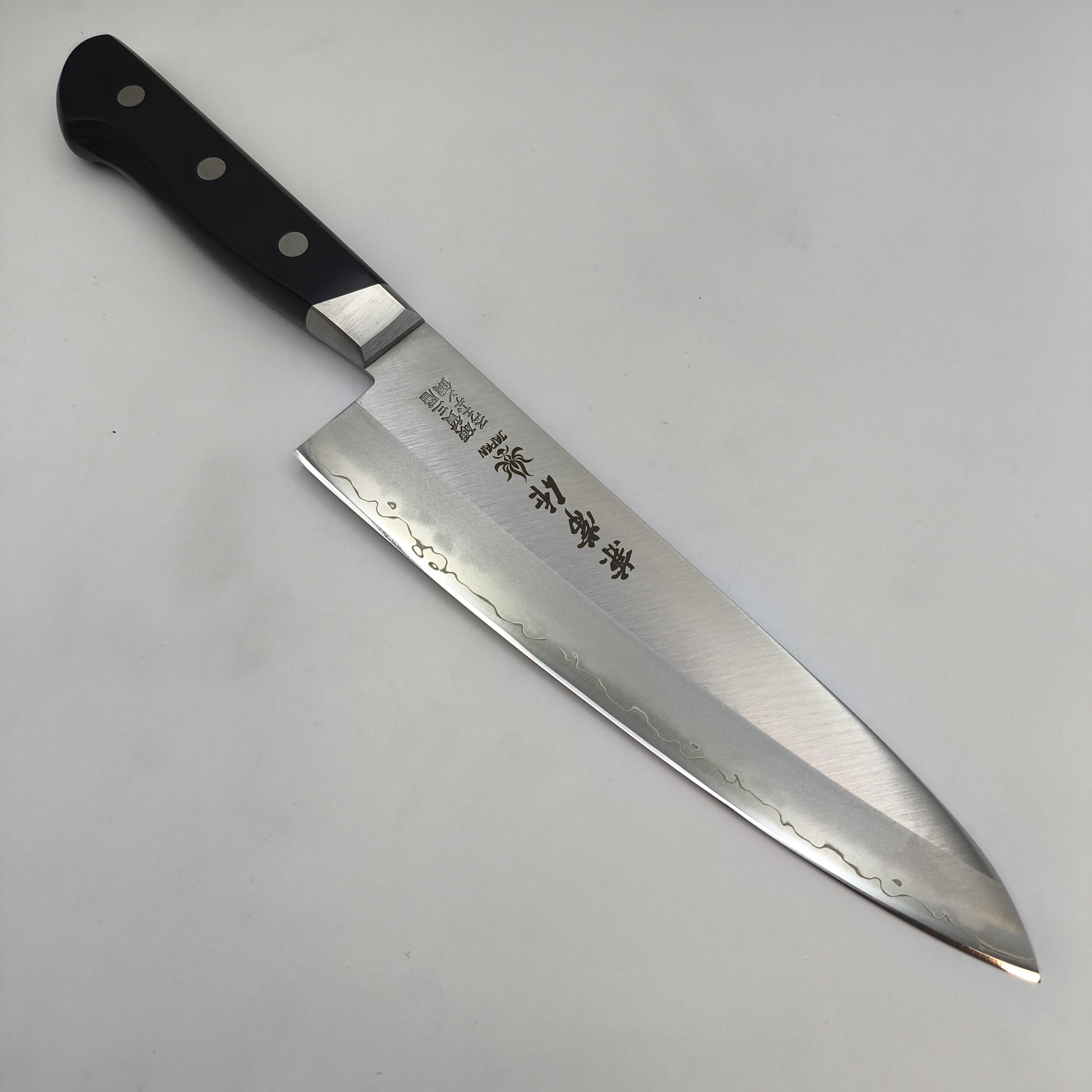 Couteau Japonais Gyuto manche Européen Kanetsune
