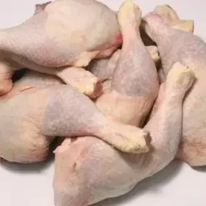 Cuisses de poulets crues, surgelées par KG