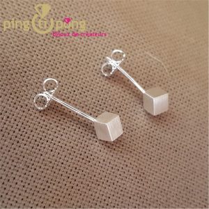 Bijoux en argent : boucles d’oreilles du créateur Kelim Design cube 4 mm