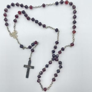 Chapelet rouge et métal