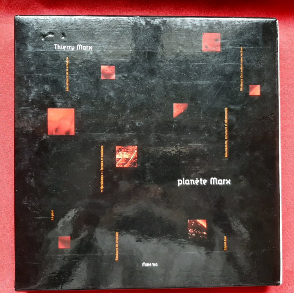 MARX, Thierry – de L’ECOTAIS, Mathilde : « Planète Marx. (complet de la jaquette coul., du cahier des recettes et de l’emboîtage éditeur) «