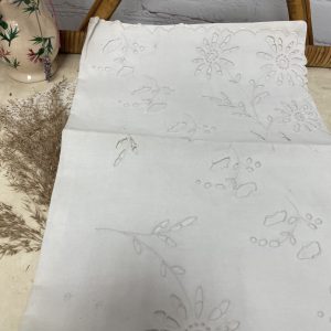 Ancien porte serviette ou oreiller en lin brodé