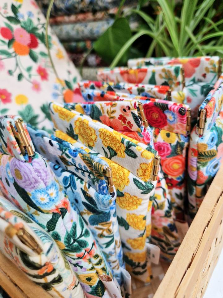 Etui à Lunettes Fleurs Multi Pastels Baby Aqua Tissu Rifle Paper Co – Image 3