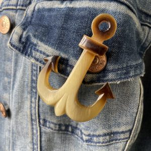 Broche ancre couleur ivoire
