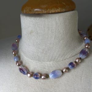 Collier perles violettes et roses