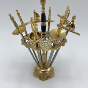 Présentoir piques apéritifs en formes d&rsquo;épées