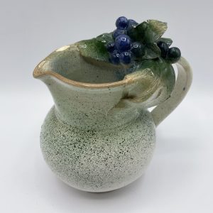 Cruche en terre cuite grappe de raisin