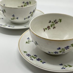 Tasses et soucoupes petites fleurs bleues vintage