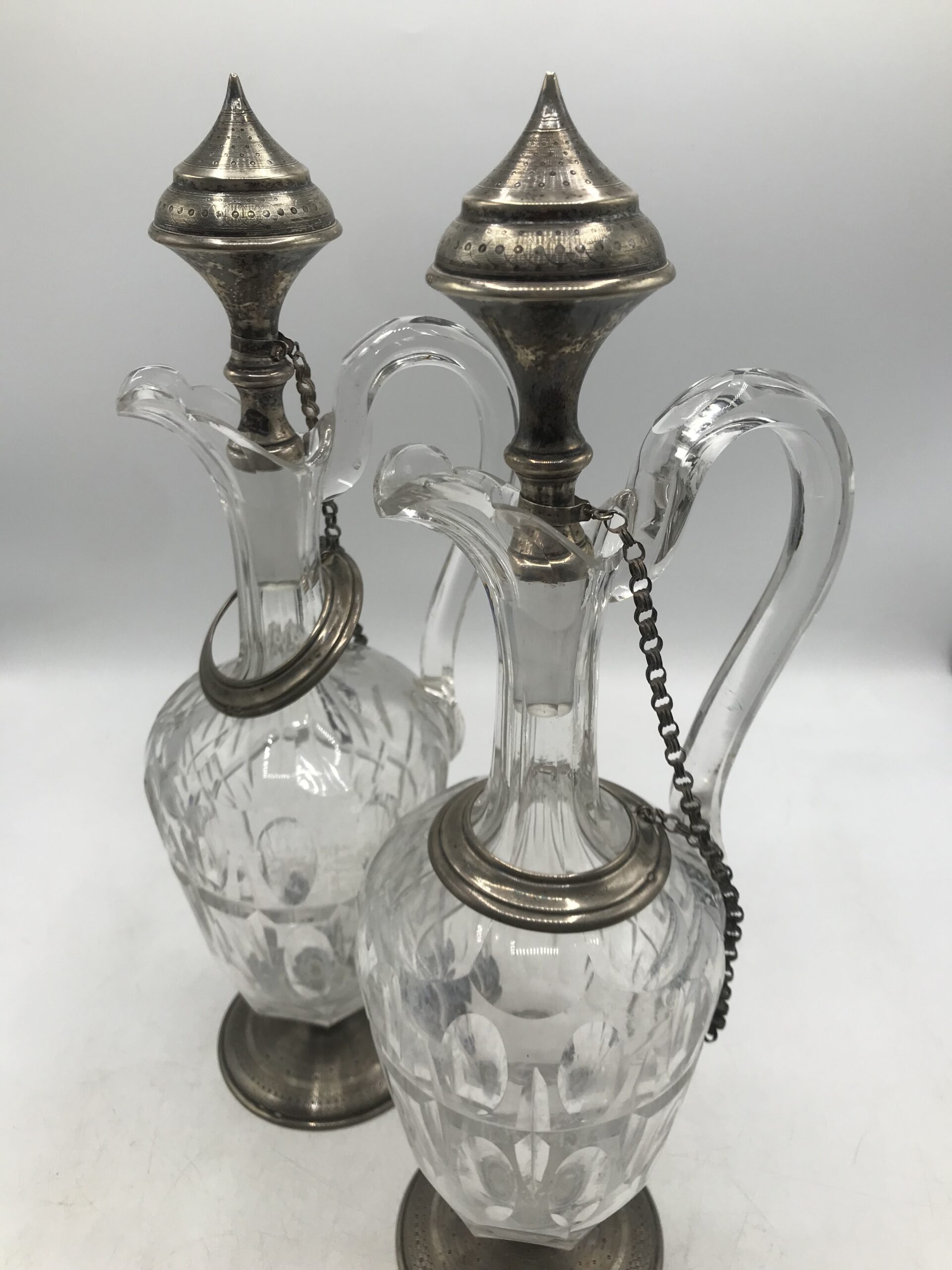 Lot de 2 aiguières Néo-renaissance – Image 3