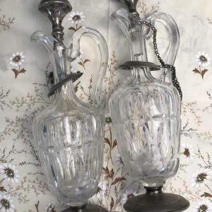 Lot de 2 aiguières Néo-renaissance