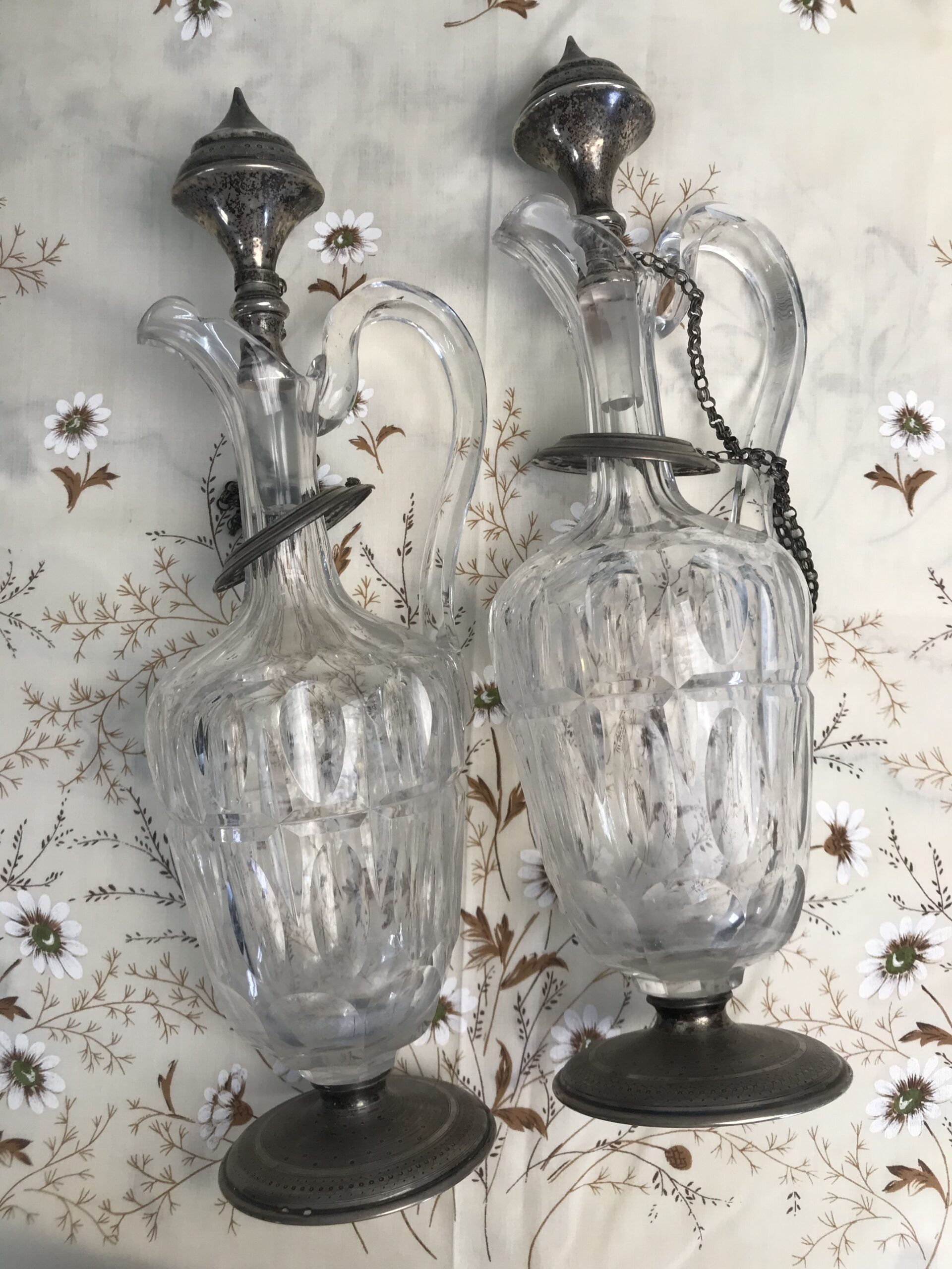 Lot de 2 aiguières Néo-renaissance