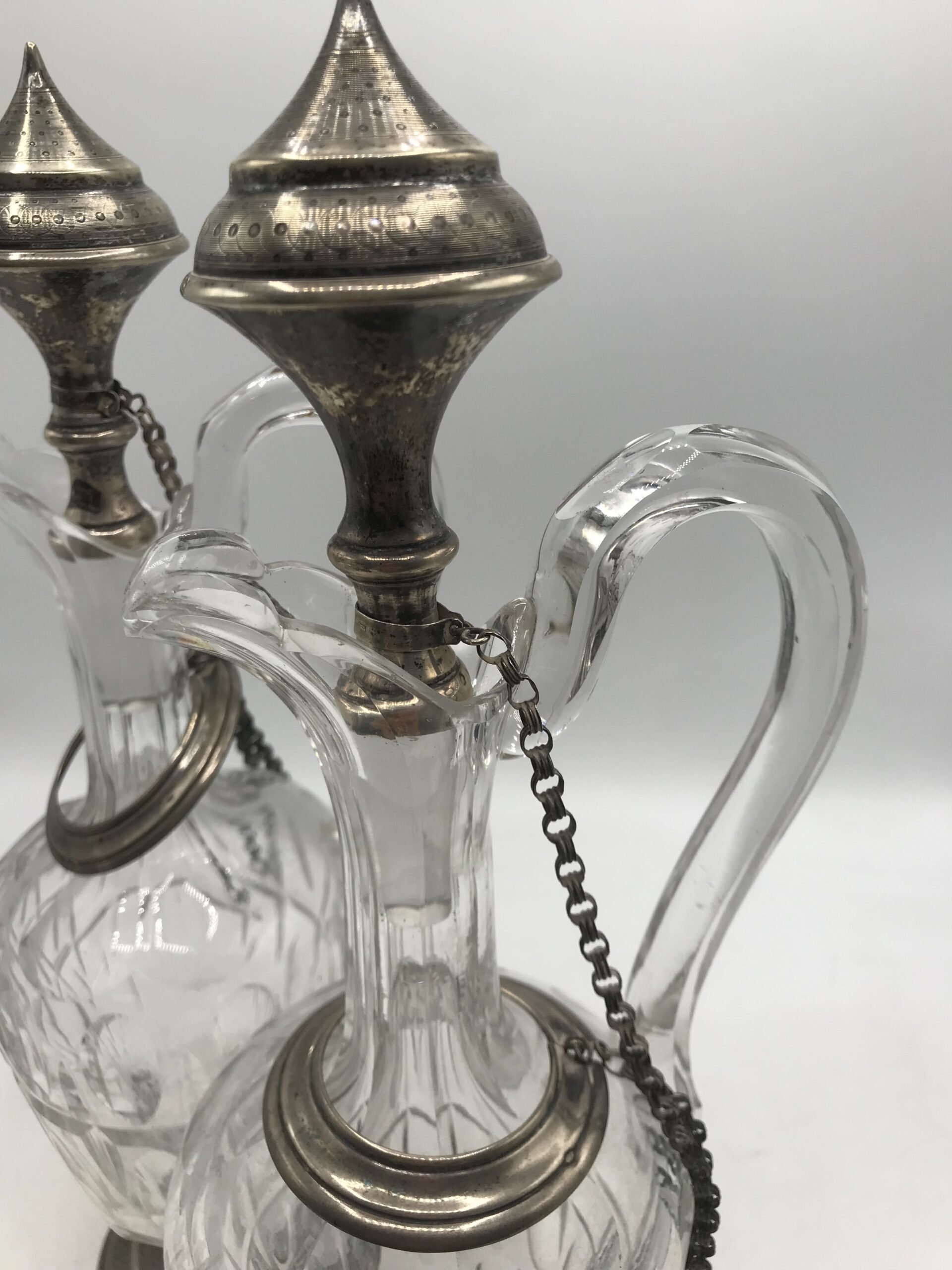 Lot de 2 aiguières Néo-renaissance – Image 8