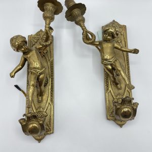 Duo d’appliques murales en bronze style Louis XVI