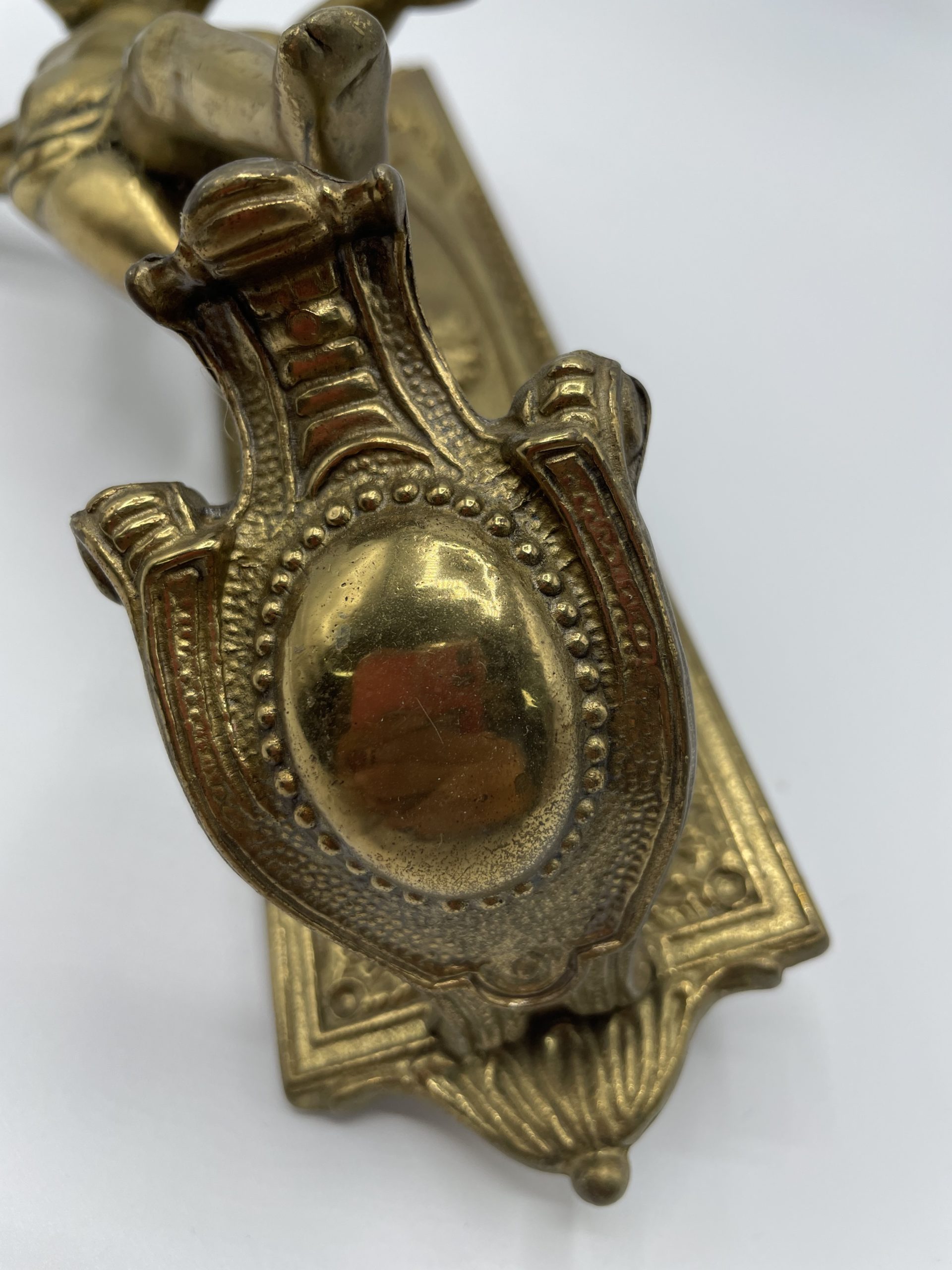 Duo d’appliques murales en bronze style Louis XVI – Image 8