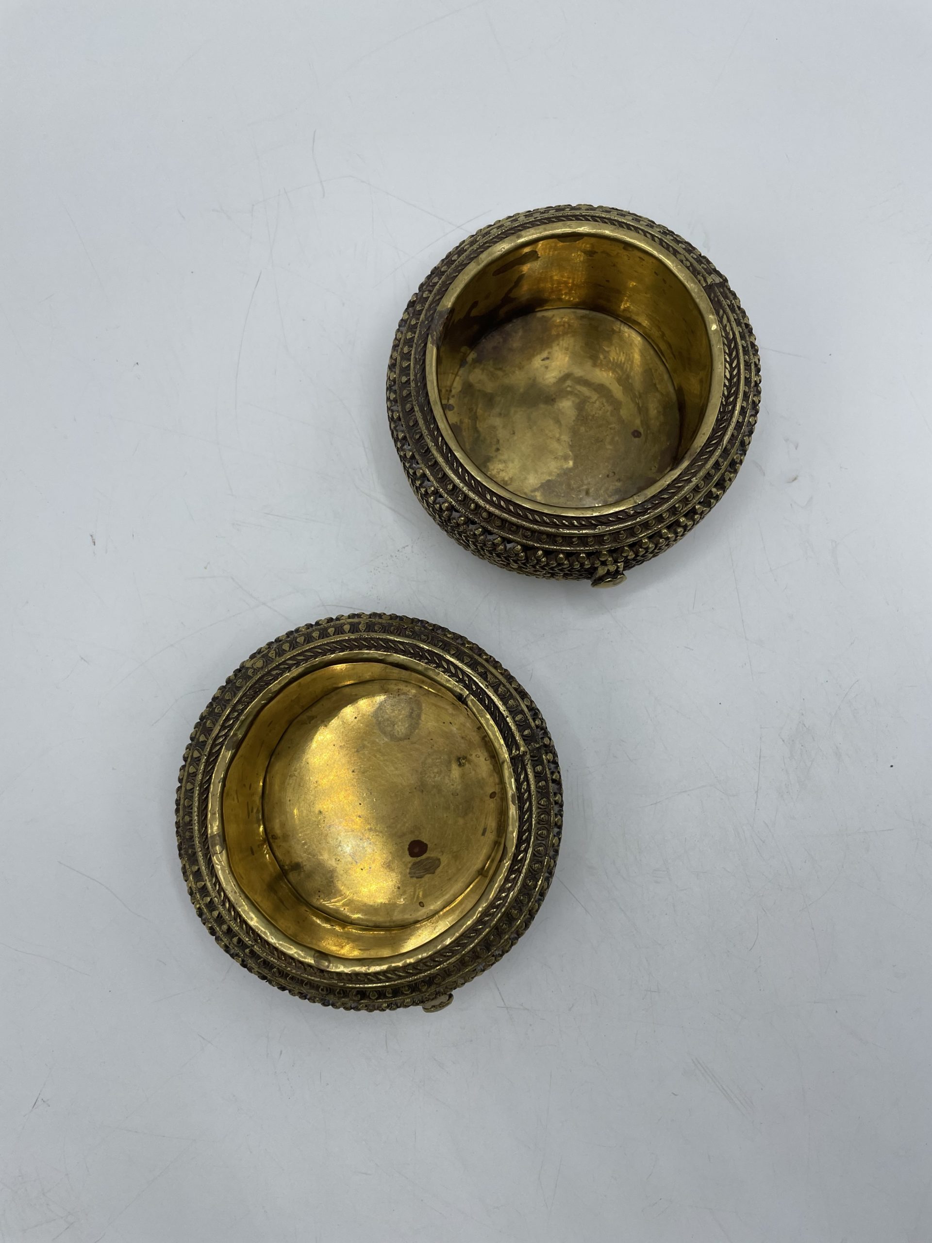 Duo de jolies boîtes artisanales en laiton orientale – Image 5