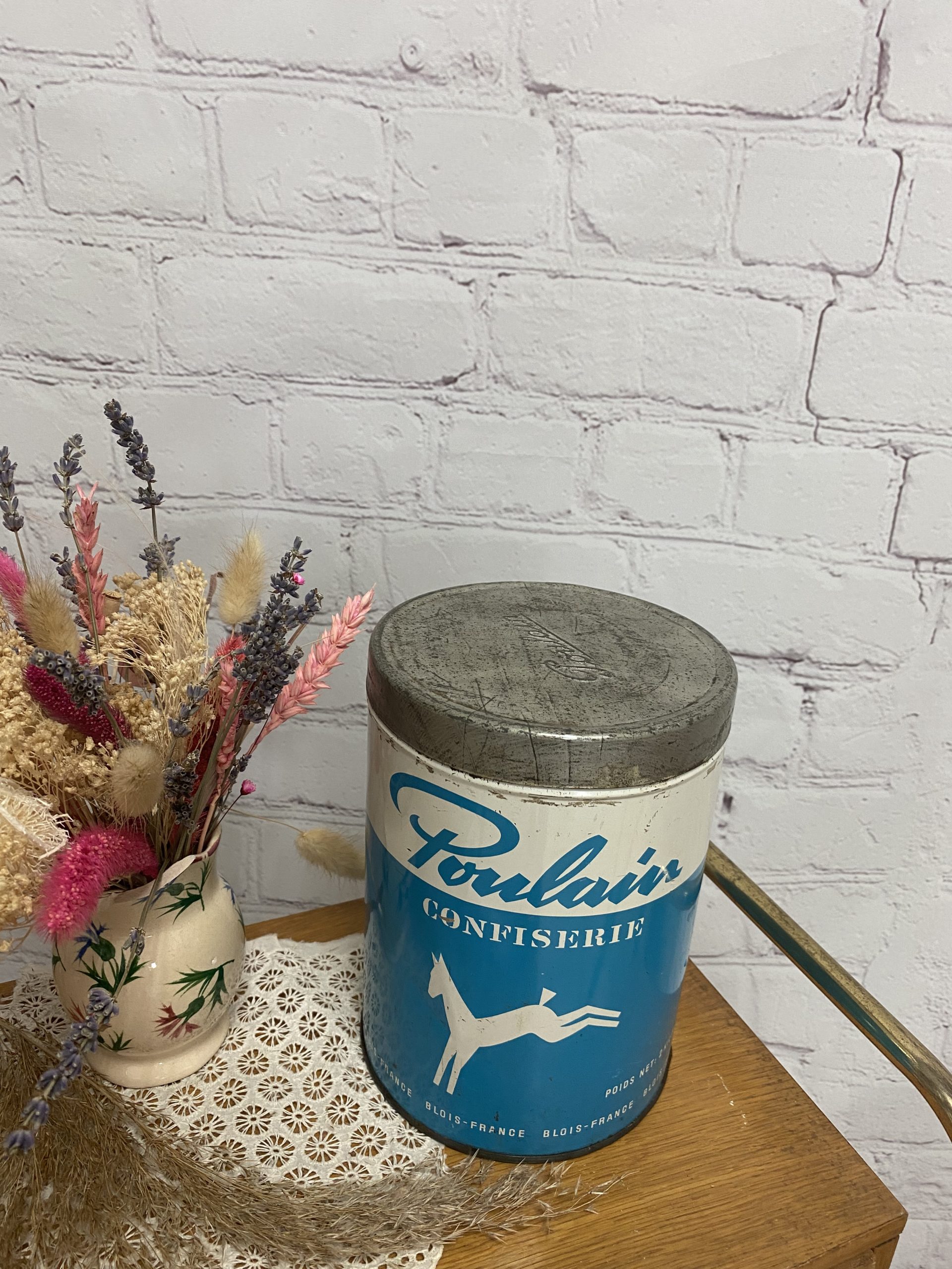 Boîte en métal vintage Poulain confiserie