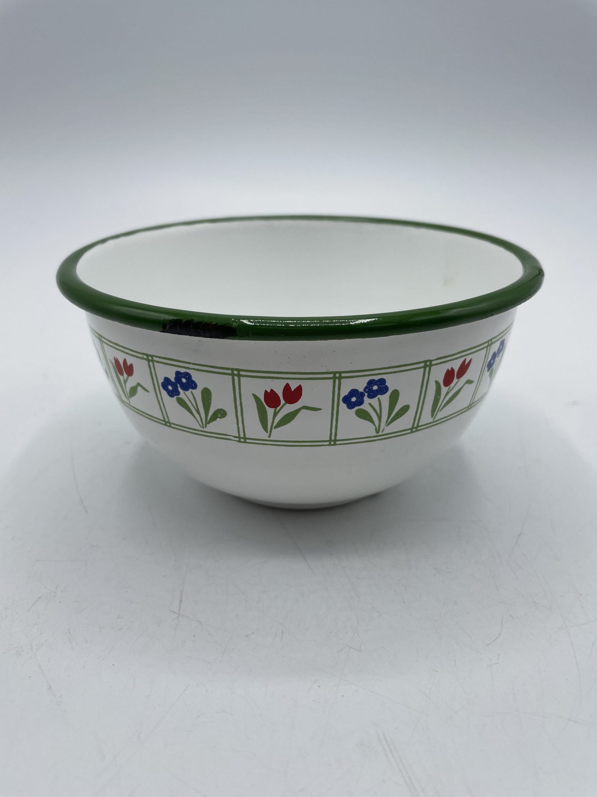 Petit bol vintage en métal émaillé – Image 3