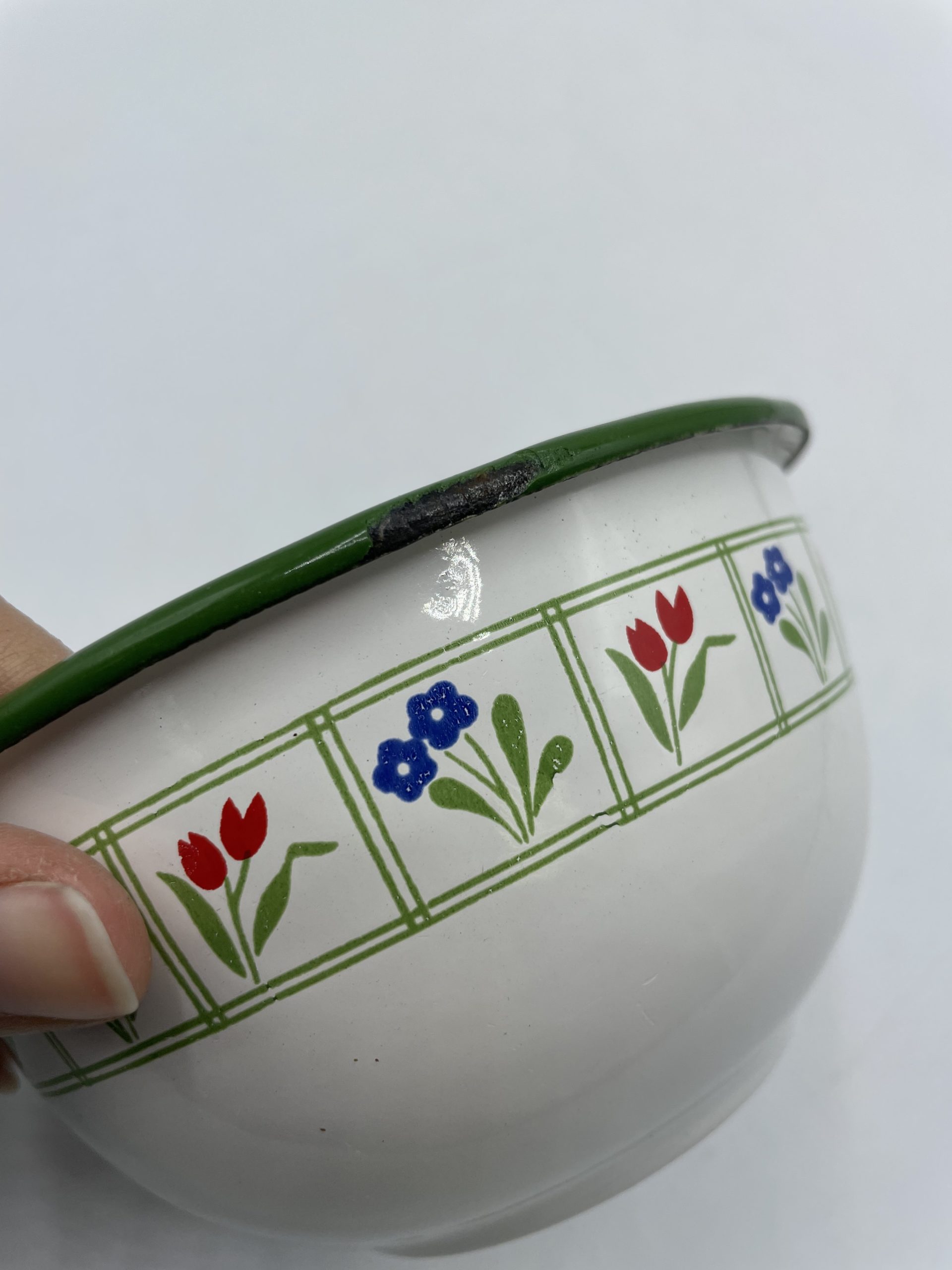 Petit bol vintage en métal émaillé – Image 2