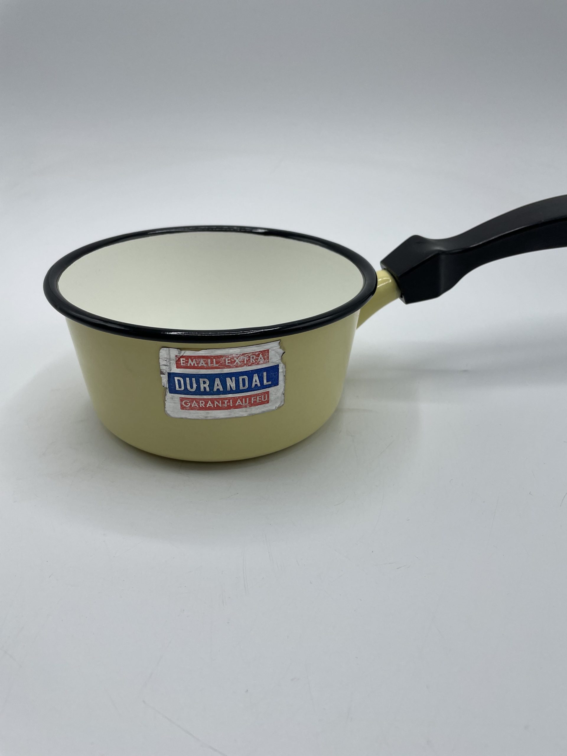 Lot de 3 casseroles et 1 caquelon vintage métal émaillé jaune – Image 9