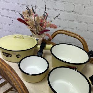 Lot de 3 casseroles et 1 caquelon vintage métal émaillé jaune