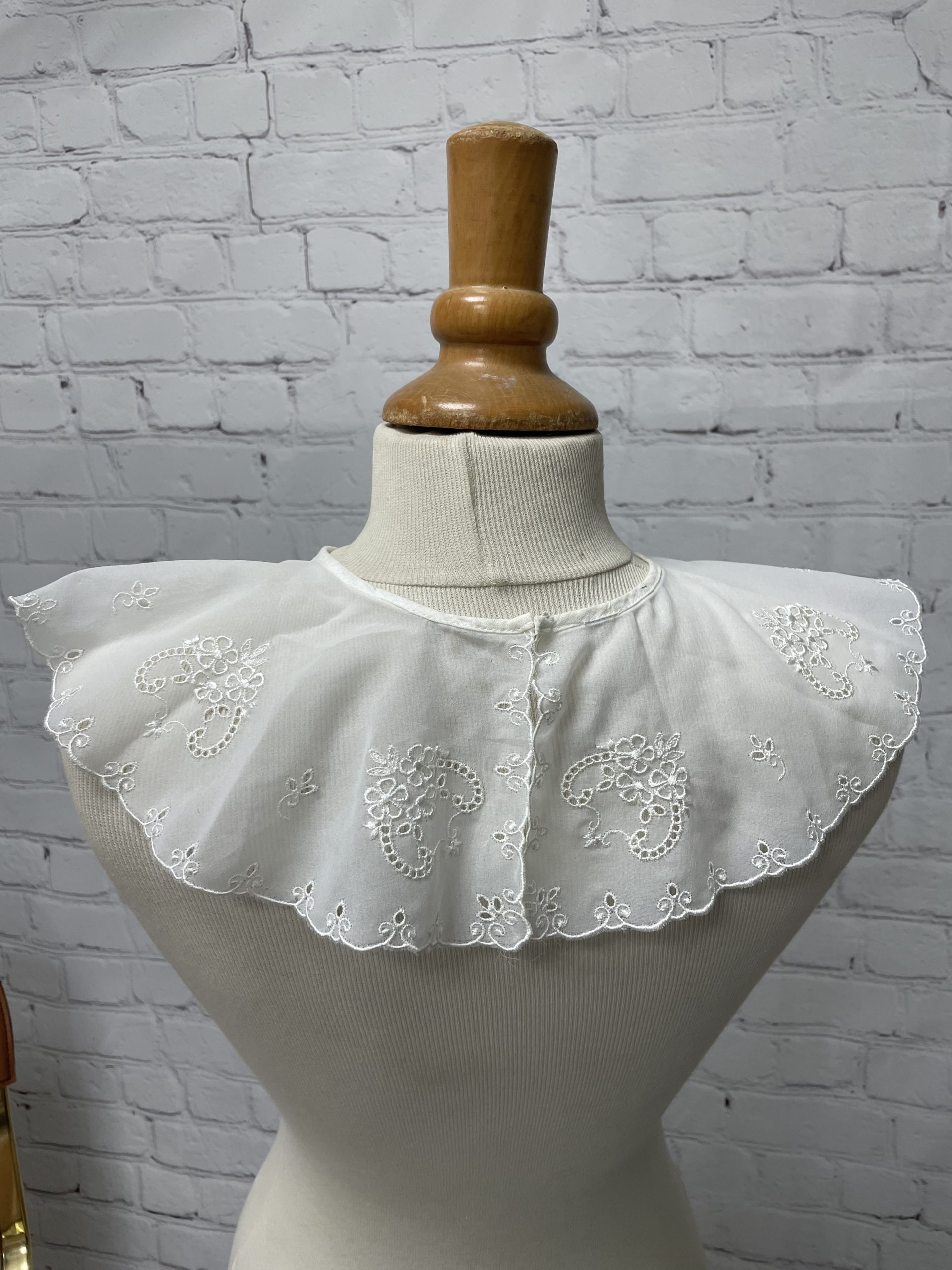 Ancien faux col plastron en broderie – Image 2