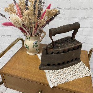 Fer à repasser à braises vintage en fonte