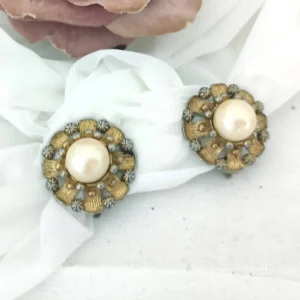 Boucles d&rsquo;oreilles vintages strass et grosse perle nacrée