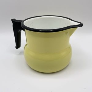 Ancien pichet ou pot en émail jaune vintage AUBECQ