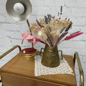 Pot en laiton vintage avec gravure portrait