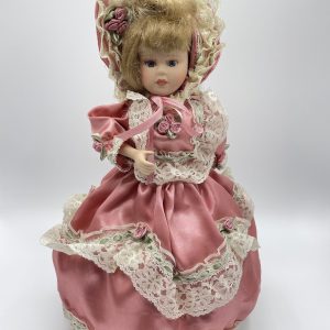 Lampe poupée en porcelaine