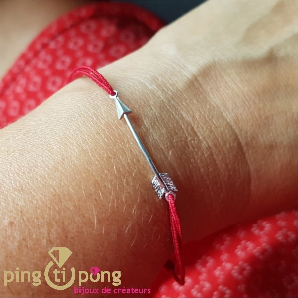 Flèche argent rhodié et lien rouge – L’AVARE bijoux