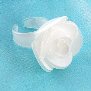 Bague fleur blanche