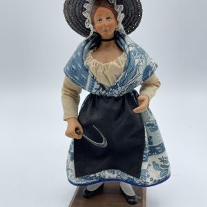 Grand santon collection Girault Aix femme à la lavande