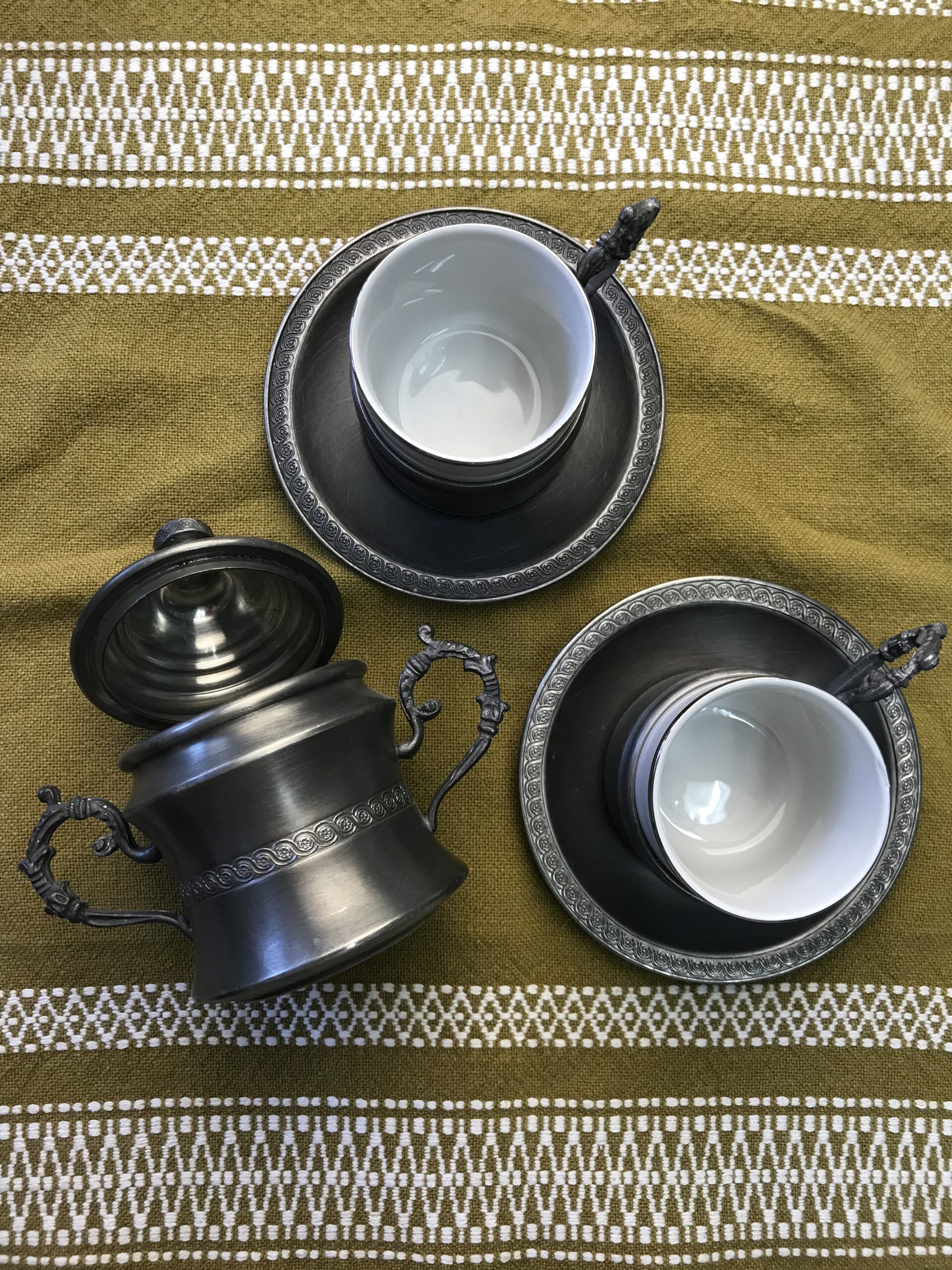 Set 5 pièces pour le café, porcelaine et étain Monopri