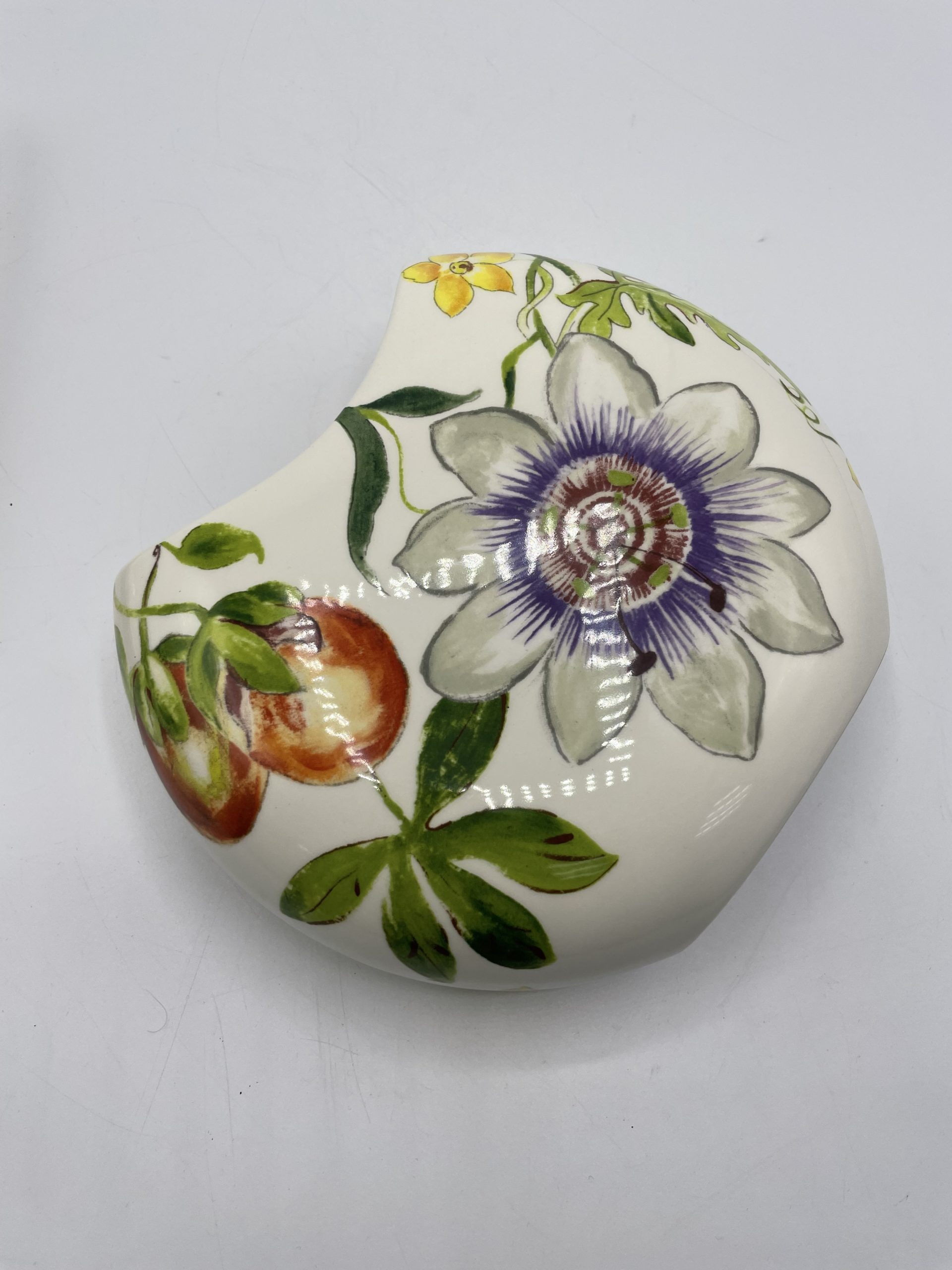 Duo de collection vase dei lune coupelle porcelaine de Giens Passiflore Agathe Charlot – Image 2