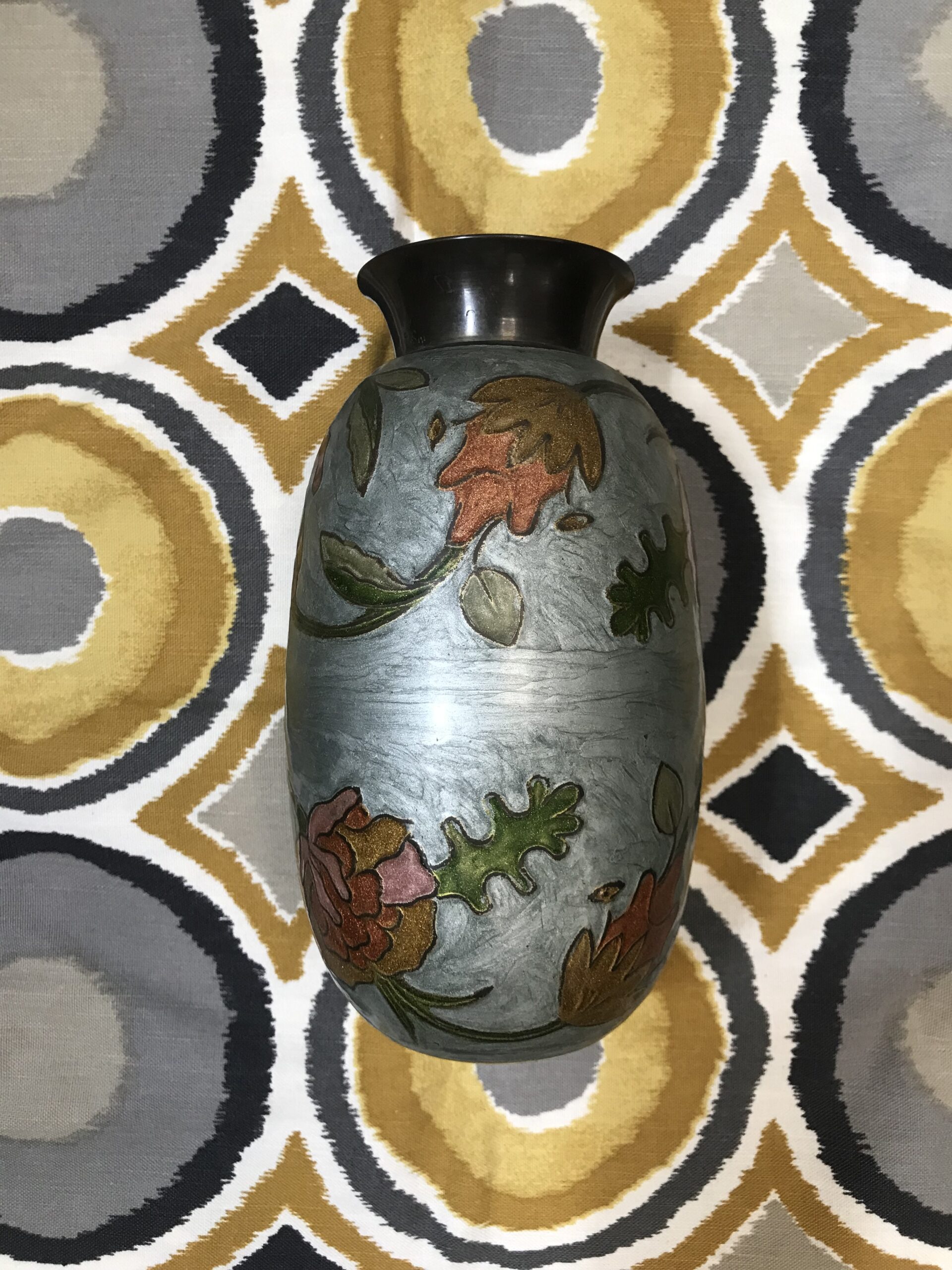 Vase en laiton émaillé japonais